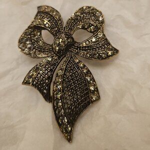 BOW AND MESH CLEAR RHINESTONE VINTAGE BROOCH
